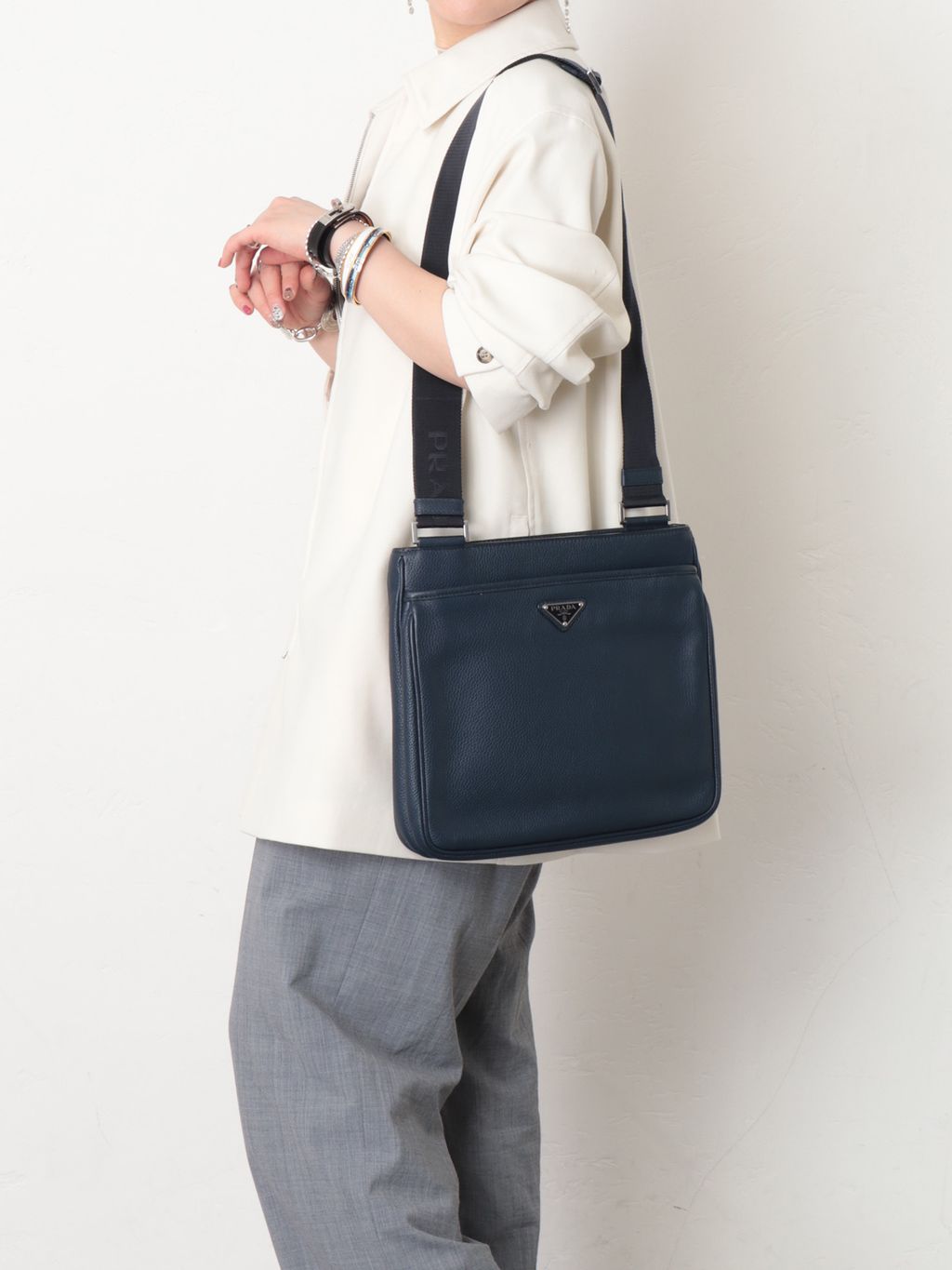 VINTAGE PRADA/プラダ】Shoulder bag leatherのコーディネートスナップ