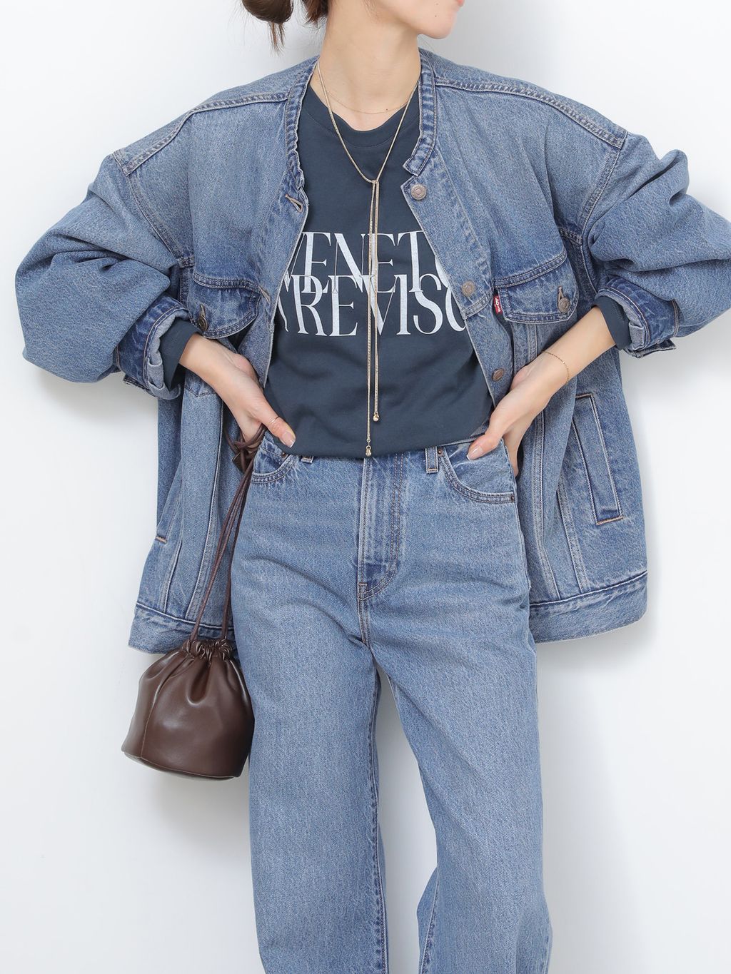 予約》［26SS新作］別注【LEVI'S】COLLARLESS XL TRUCKER：デニム