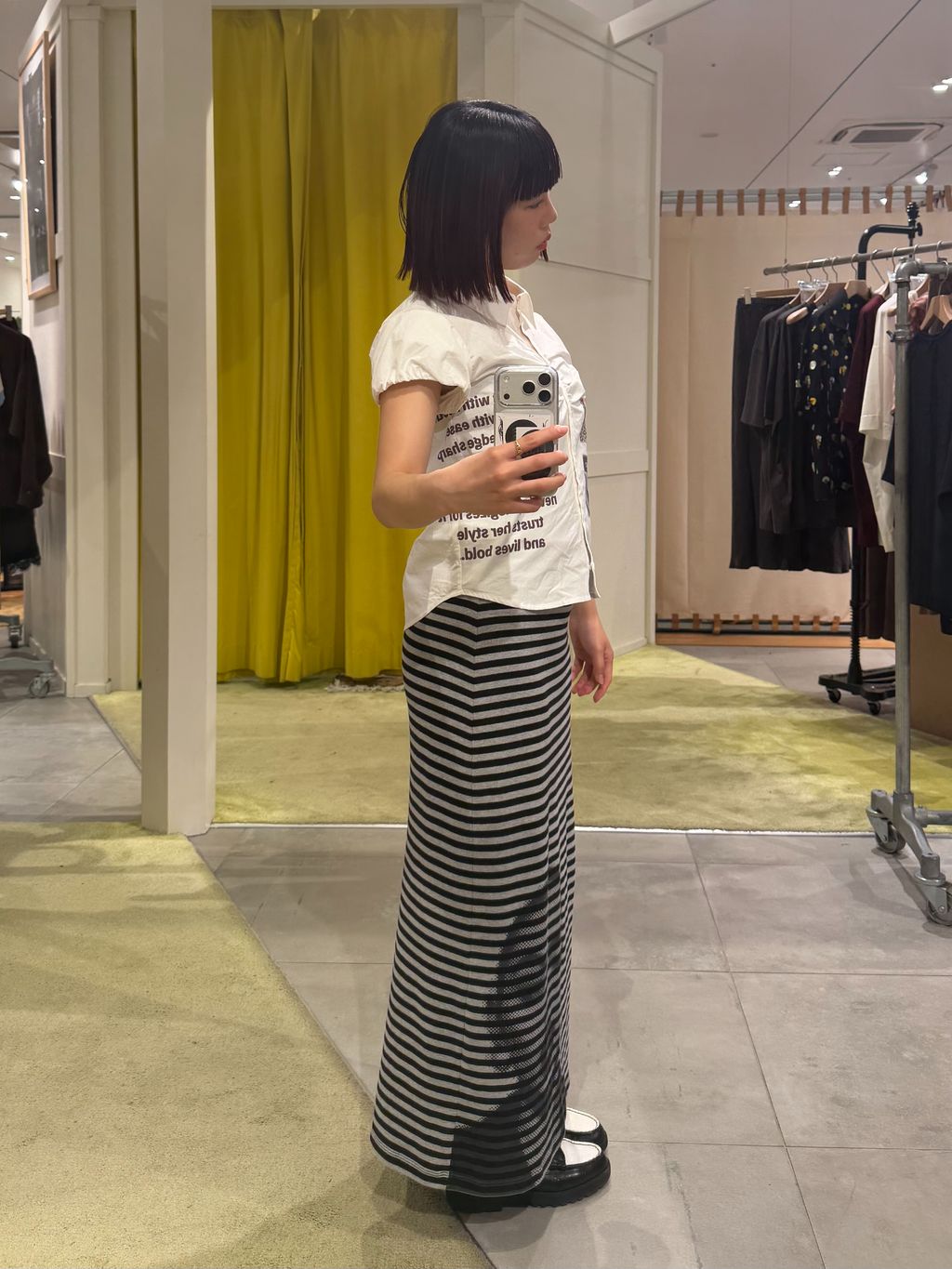 グラフィックフォトシャツブラウスのコーディネートスナップ（ASAKA