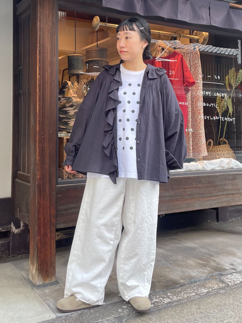 80コットンローンフリルブラウスのコーディネートスナップ（F.N