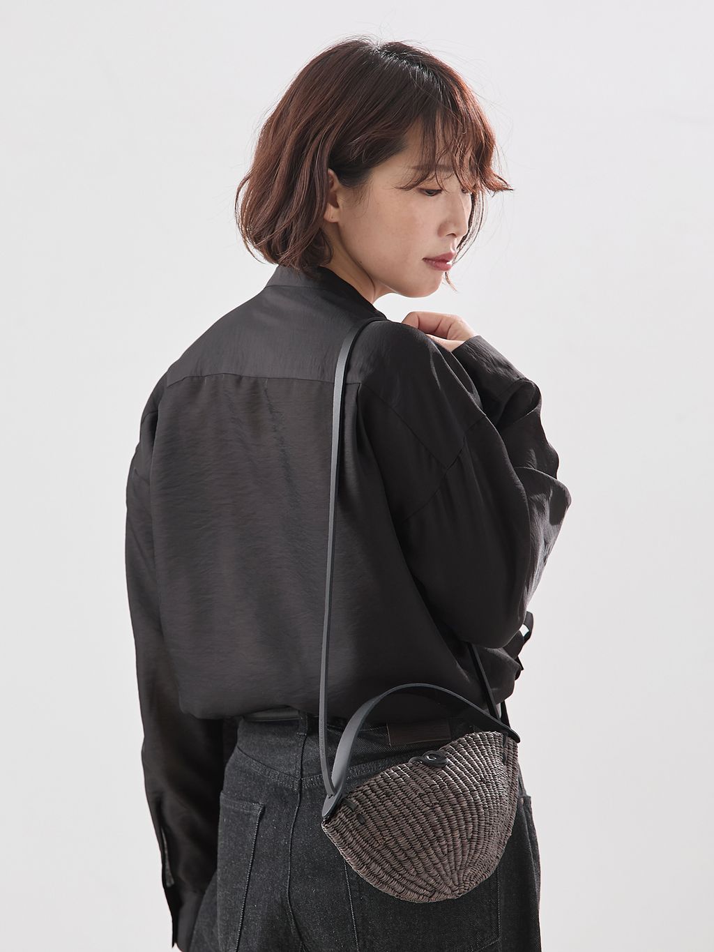 シアーサテンリボンブラウスのコーディネートスナップ（yasu