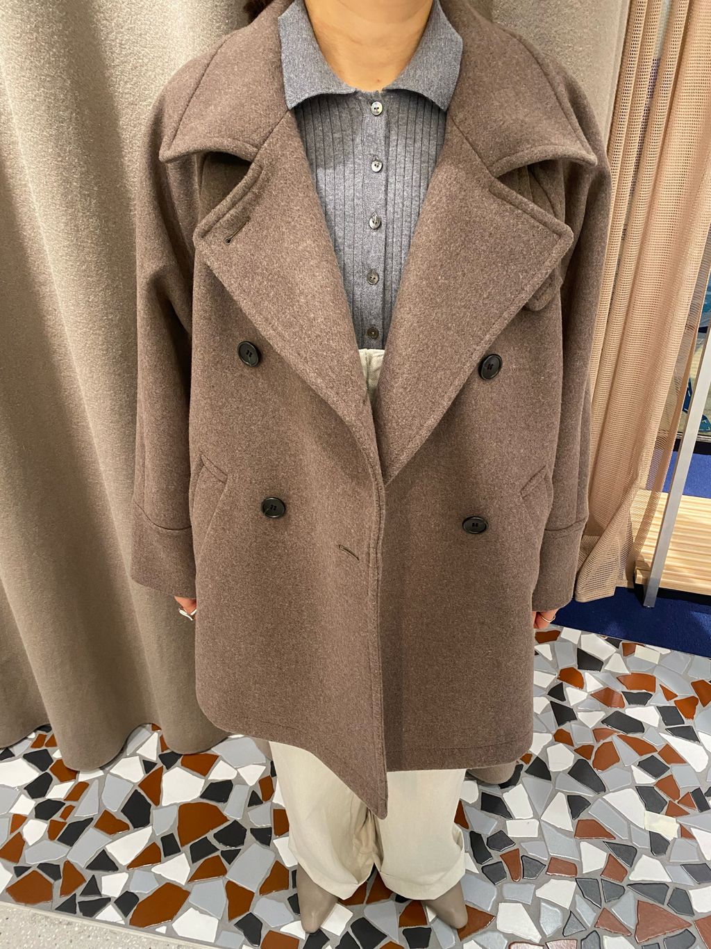 ダブルブレストハーフコートのコーディネートスナップ（kon）｜IENA