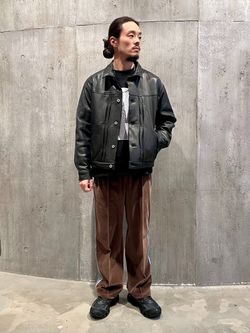ニュージーランド ラムレザー トラッカージャケットのコーディネート