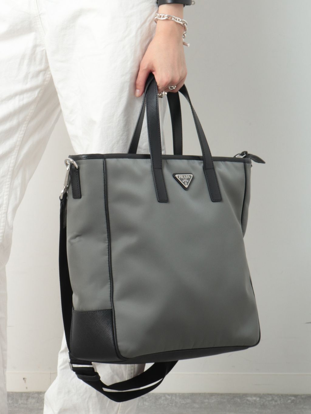 PRADA プラダ ナイロン トートバッグ　グレー（収納袋付き） PRADA/プラダ】 tote nylonのコーディネートスナップ（Sayaka