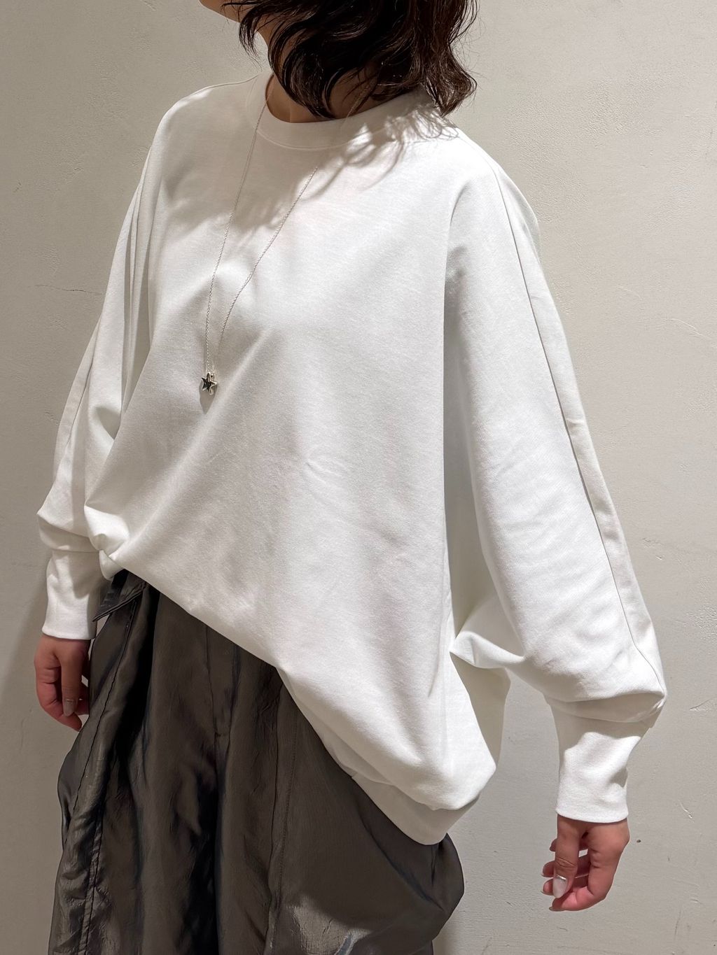 デラヴェジャージ カイトプルオーバーのコーディネートスナップ（AT