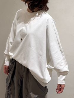 デラヴェジャージ カイトプルオーバーのコーディネートスナップ（AT