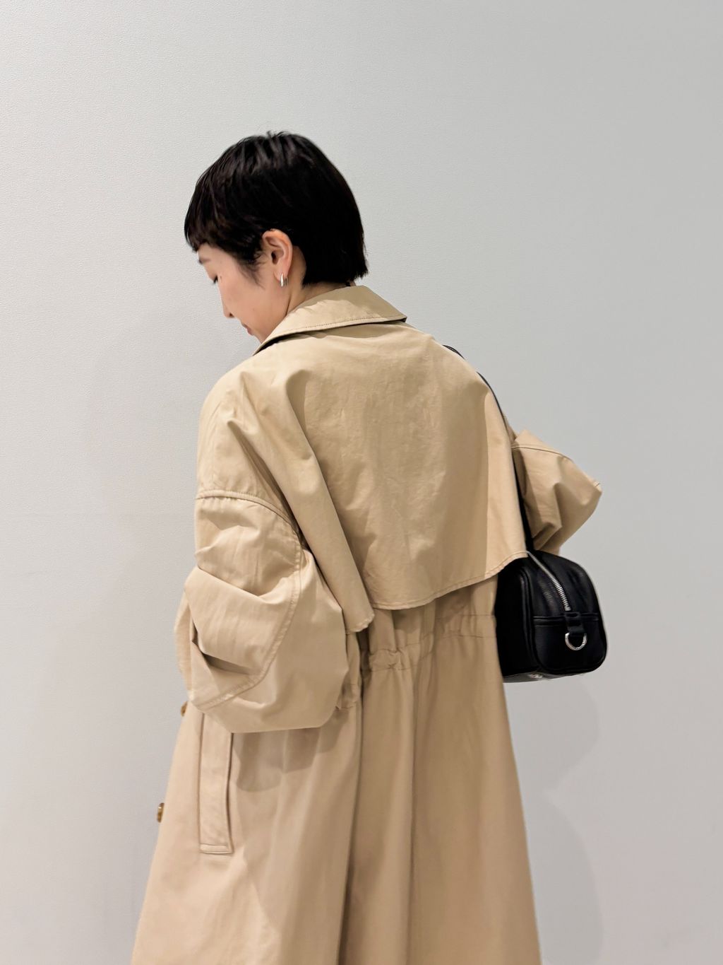 撥水ステンカラーコートのコーディネートスナップ（fujii）｜IENA