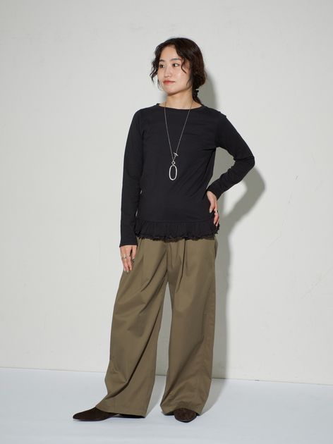 GRISEレザーARTISANフラワーカットフラットのコーディネートスナップ