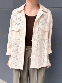 ブロイダーレースオープンカラーシャツのコーディネートスナップ