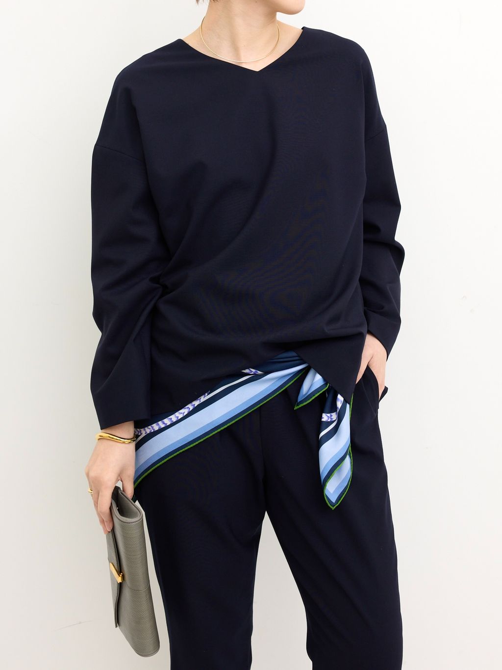 COL PIERROT/コル ピエロ】 Back Zip V-neck Blouseのコーディネート