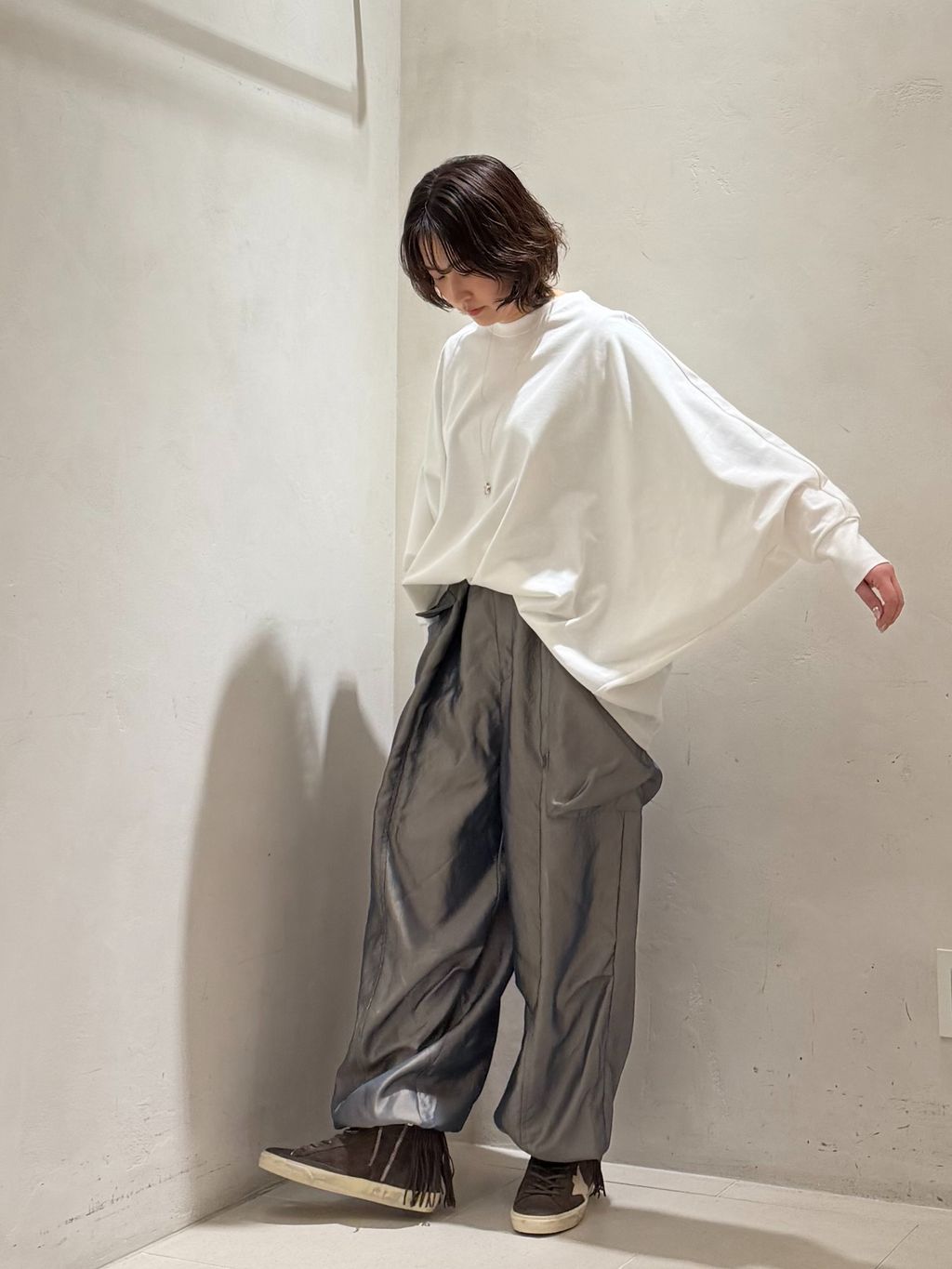 デラヴェジャージ カイトプルオーバーのコーディネートスナップ（AT