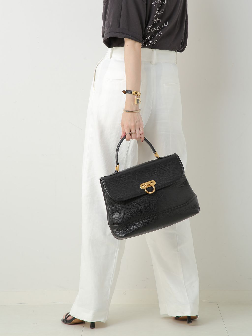 10K square onyx pierce(両耳)のコーディネートスナップ（maki