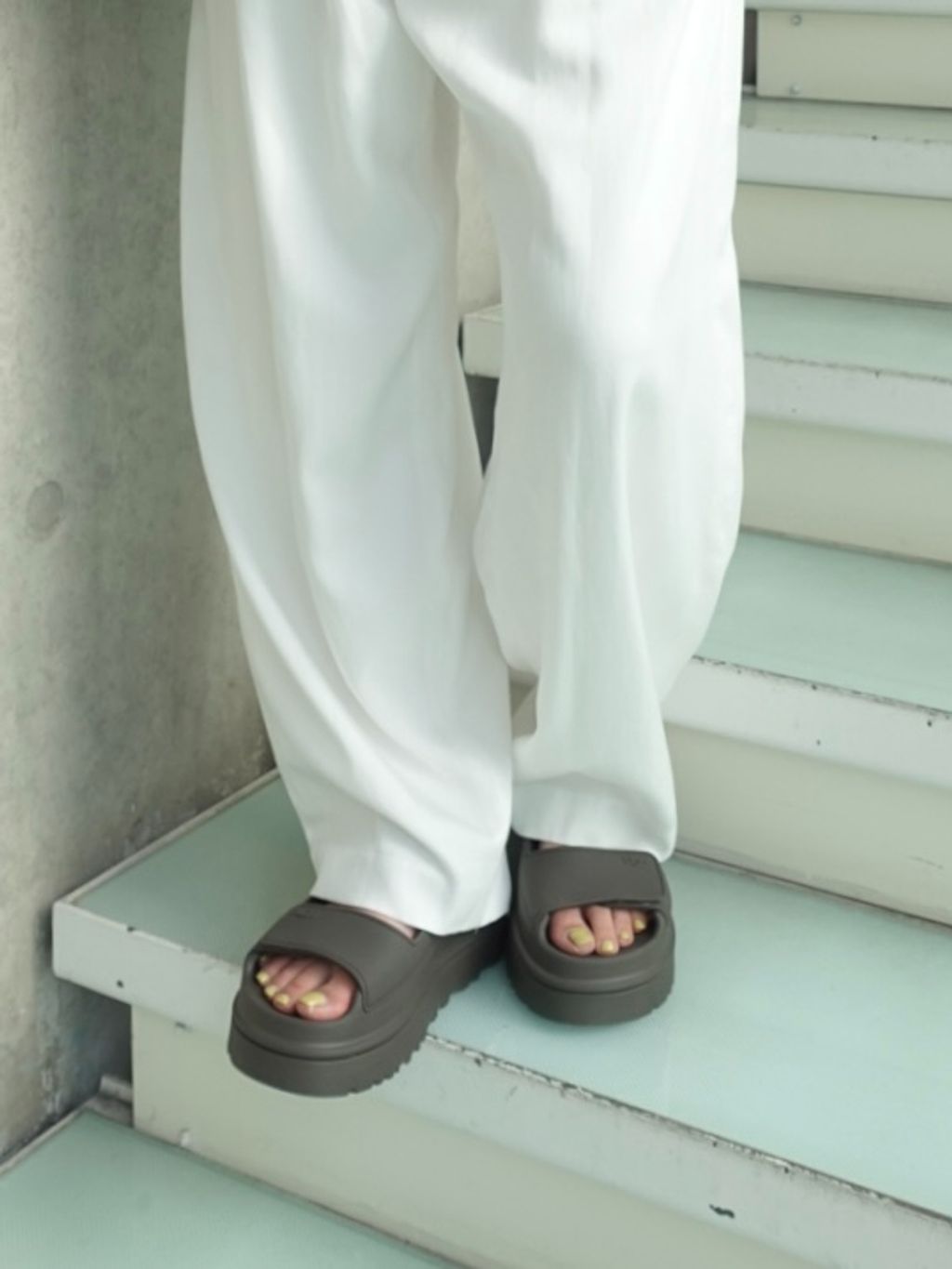 別注カラーあり/追加2》 UGG/アグ GoldenGlow Sandal Wの
