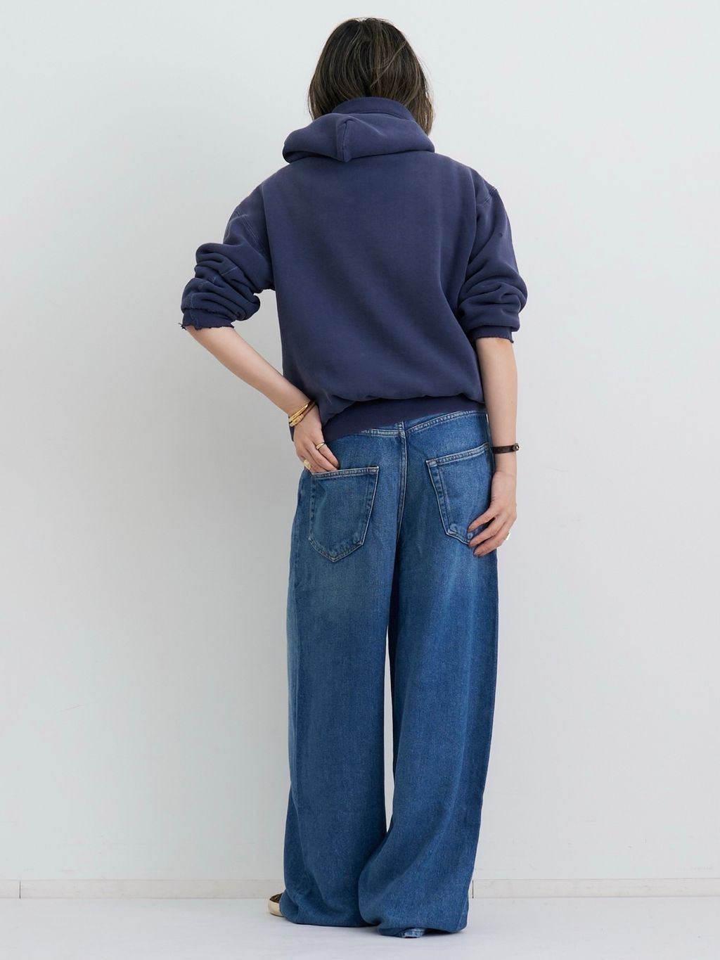 AGOLDE/エーゴールドイー】 ROUNDED BAGGYのコーディネートスナップ