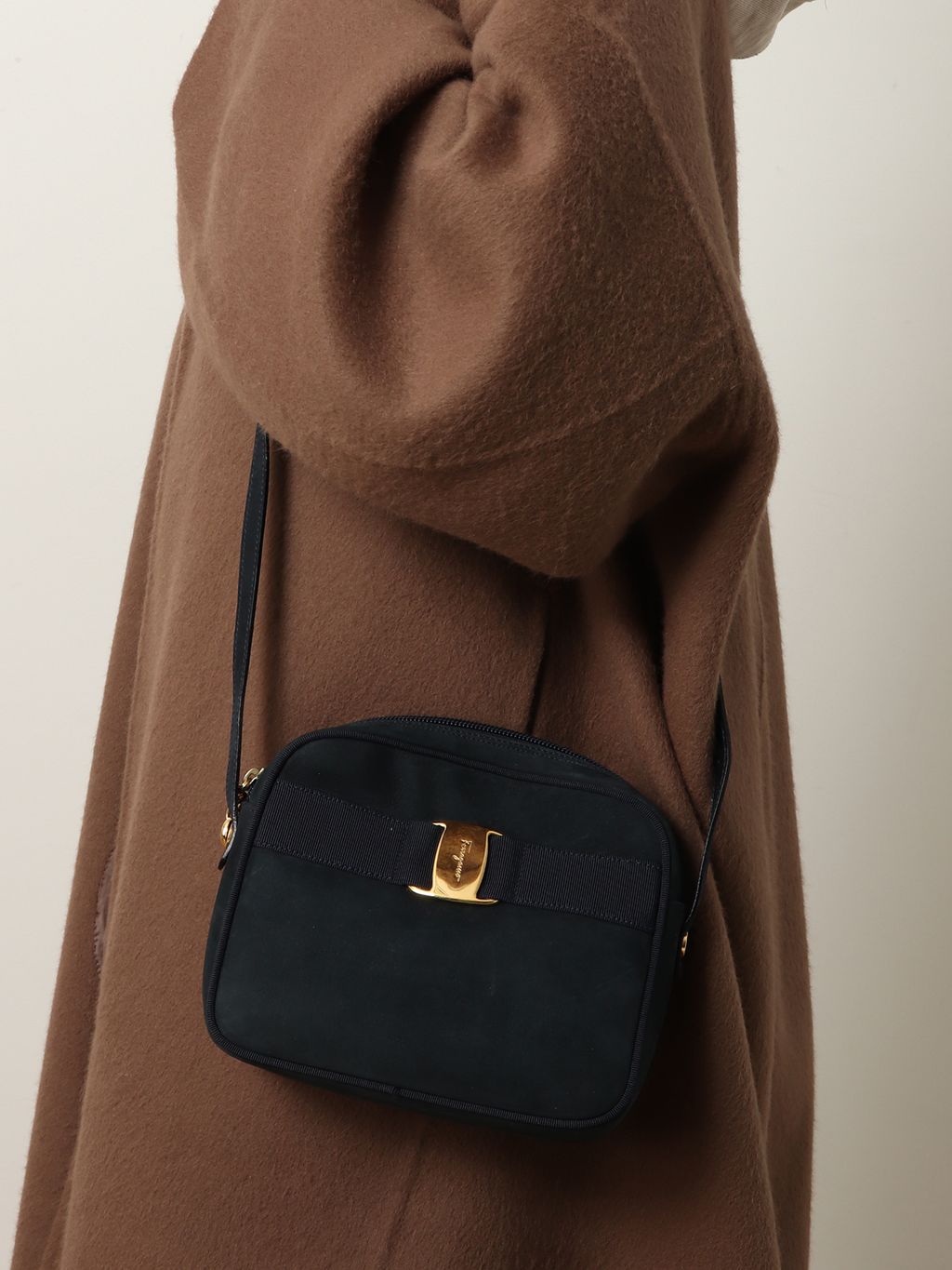 VINTAGE FERRAGAMO/フェラガモ】 Vara ショルダー バッグ suedeの