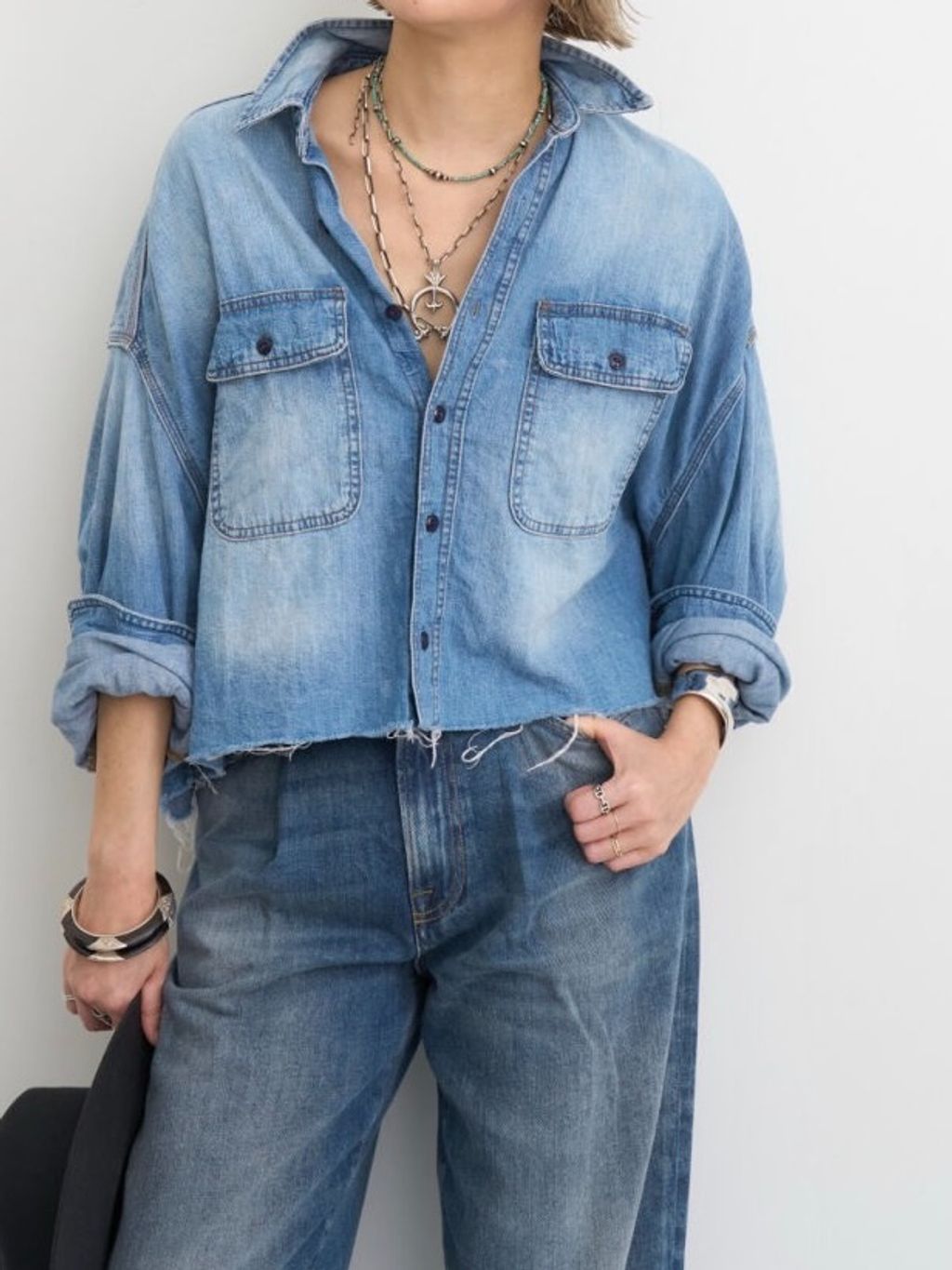 R13/アールサーティーン】 CROPPED DENIM SHIRTのコーディネート
