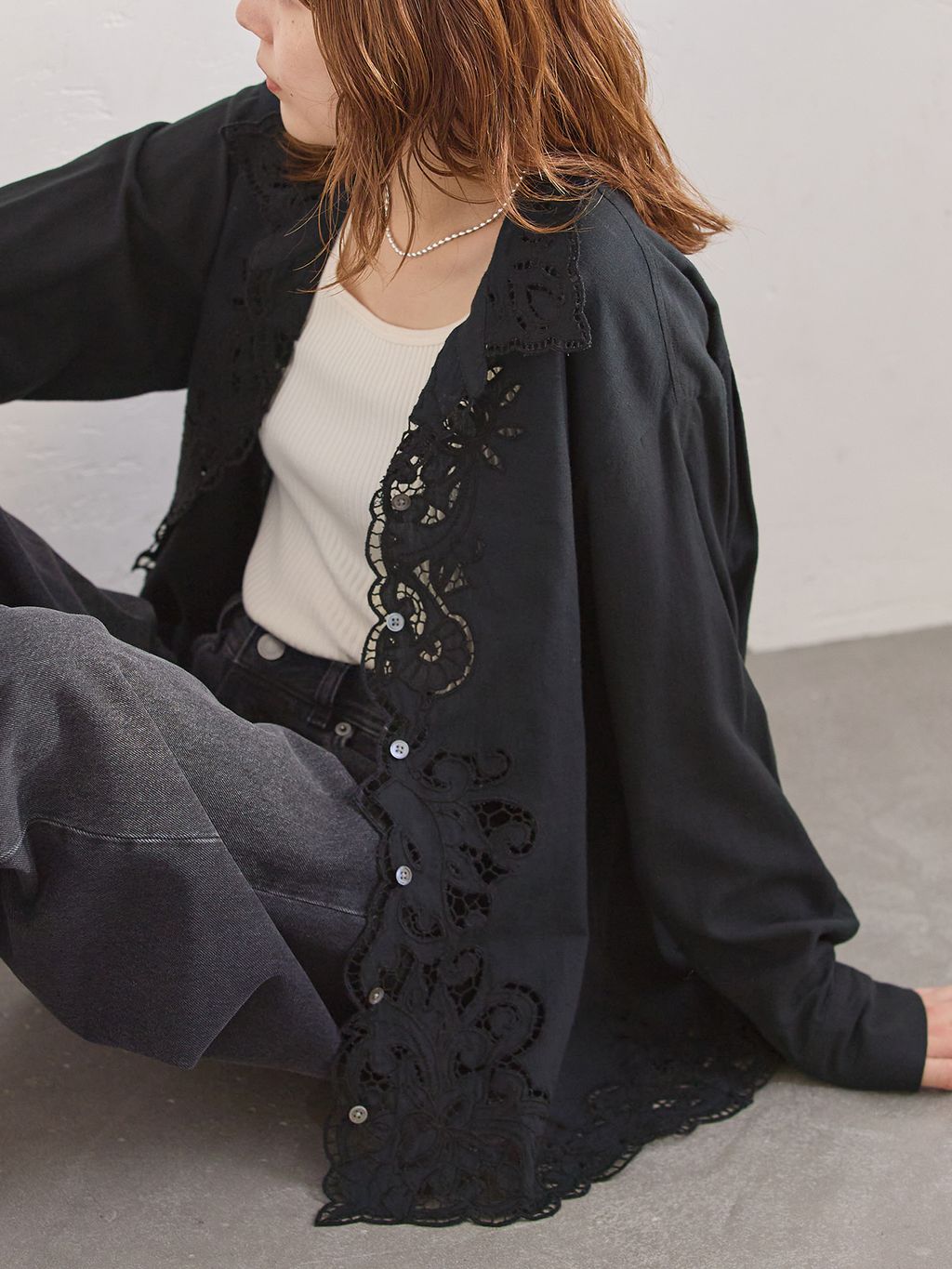 追加予約》刺繍レースシャツのコーディネートスナップ（KUROIWA