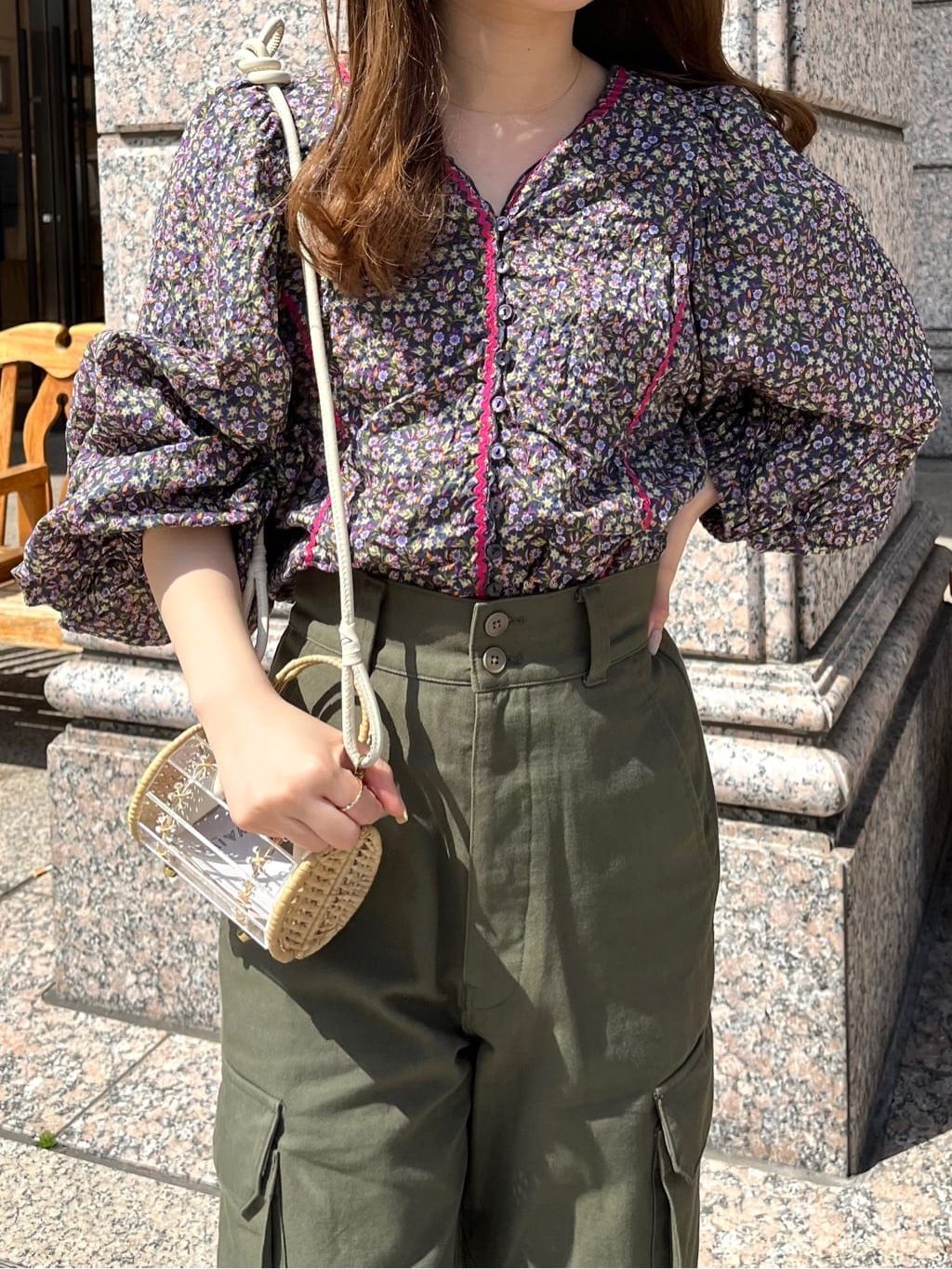 IENA LA BOUCLE リバティプリントブラウスのコーディネートスナップ