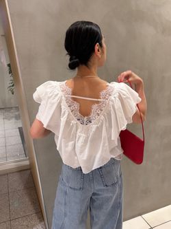IENA LA BOUCLE レース Vネックブラウスのコーディネートスナップ