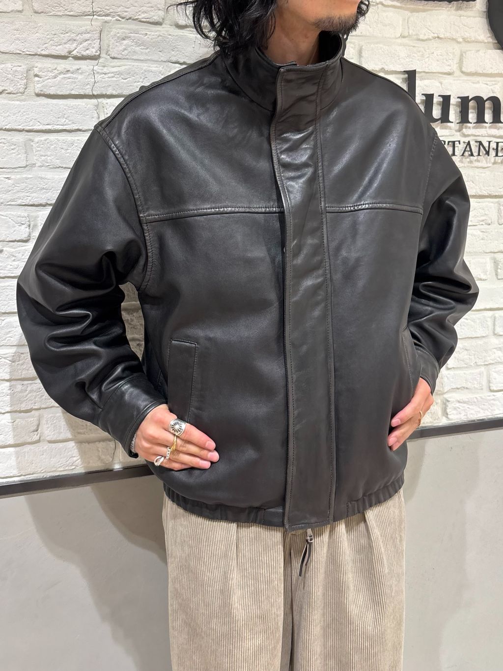 予約》ラムレザー スタンドブルゾンのコーディネートスナップ（Sasaki