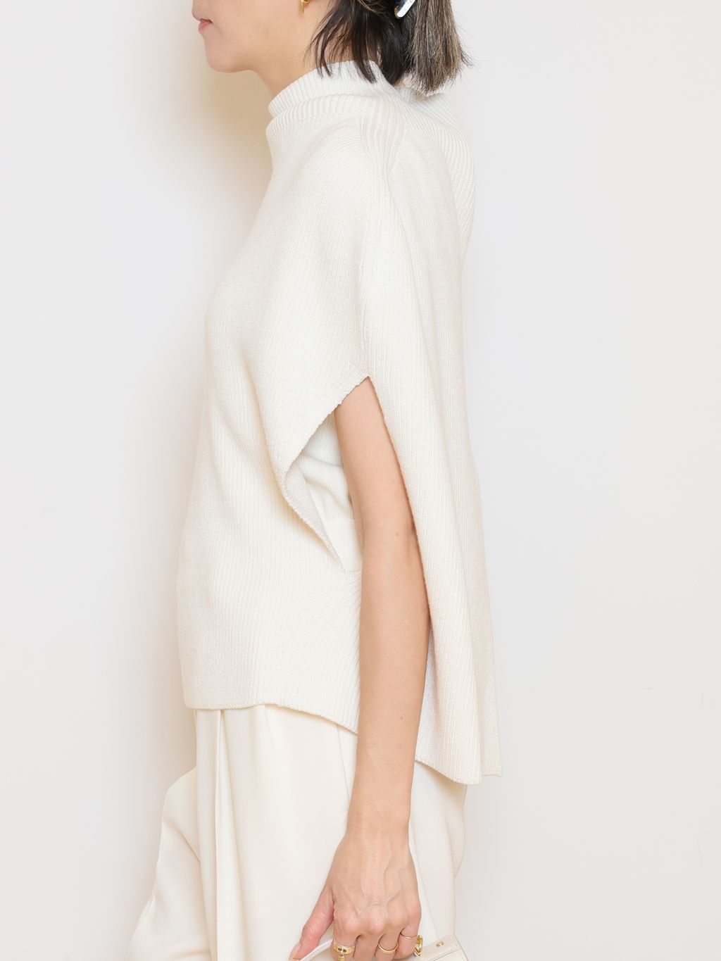 LEWES アゼ ポンチョのコーディネートスナップ（MUSE）｜MUSE de