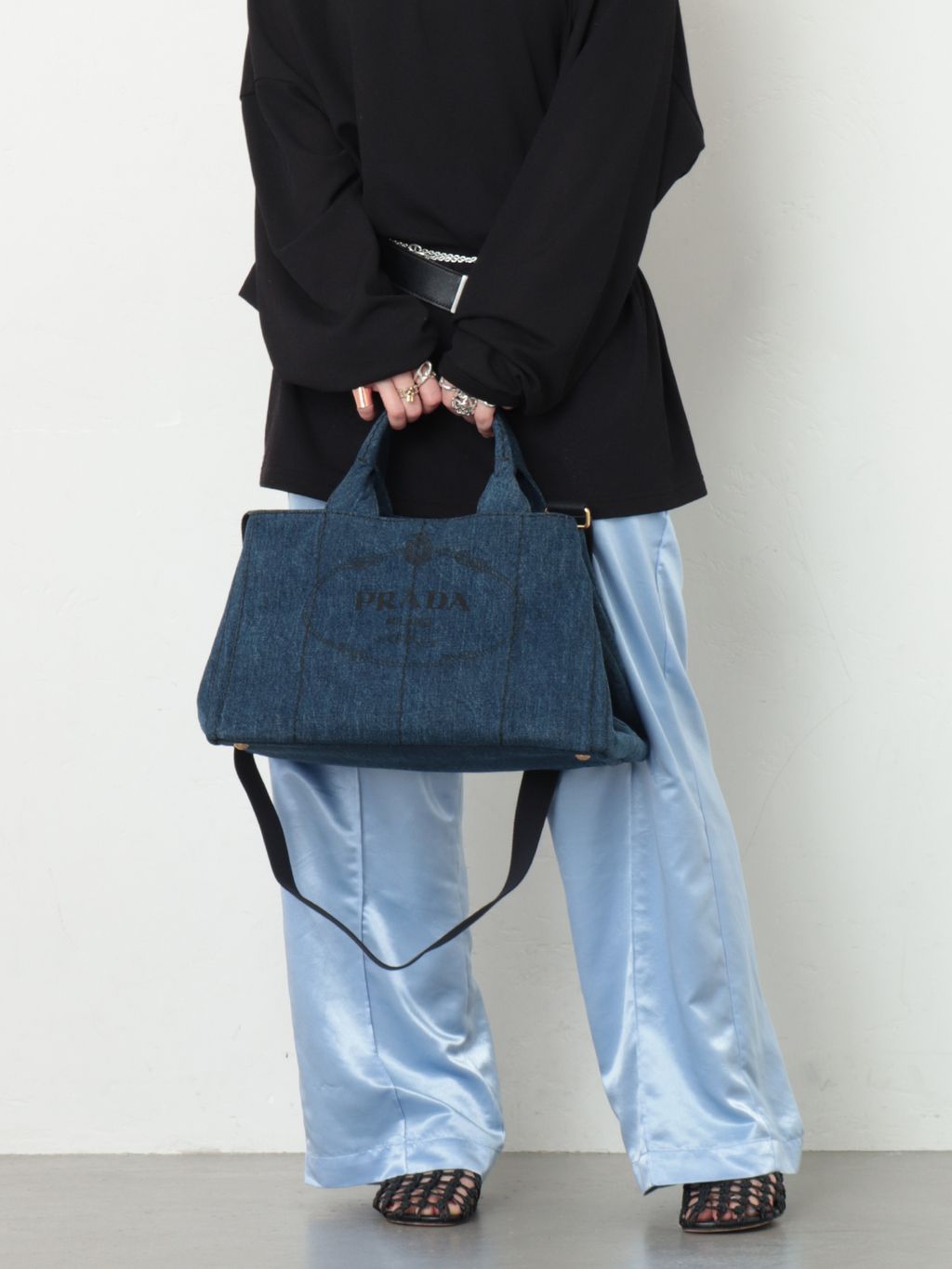 PRADA/プラダ】Canapa tote 36 2way denimのコーディネートスナップ
