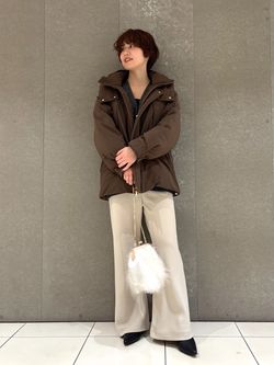 フェザーライト撥水モンスターダウンのコーディネートスナップ（Yumika