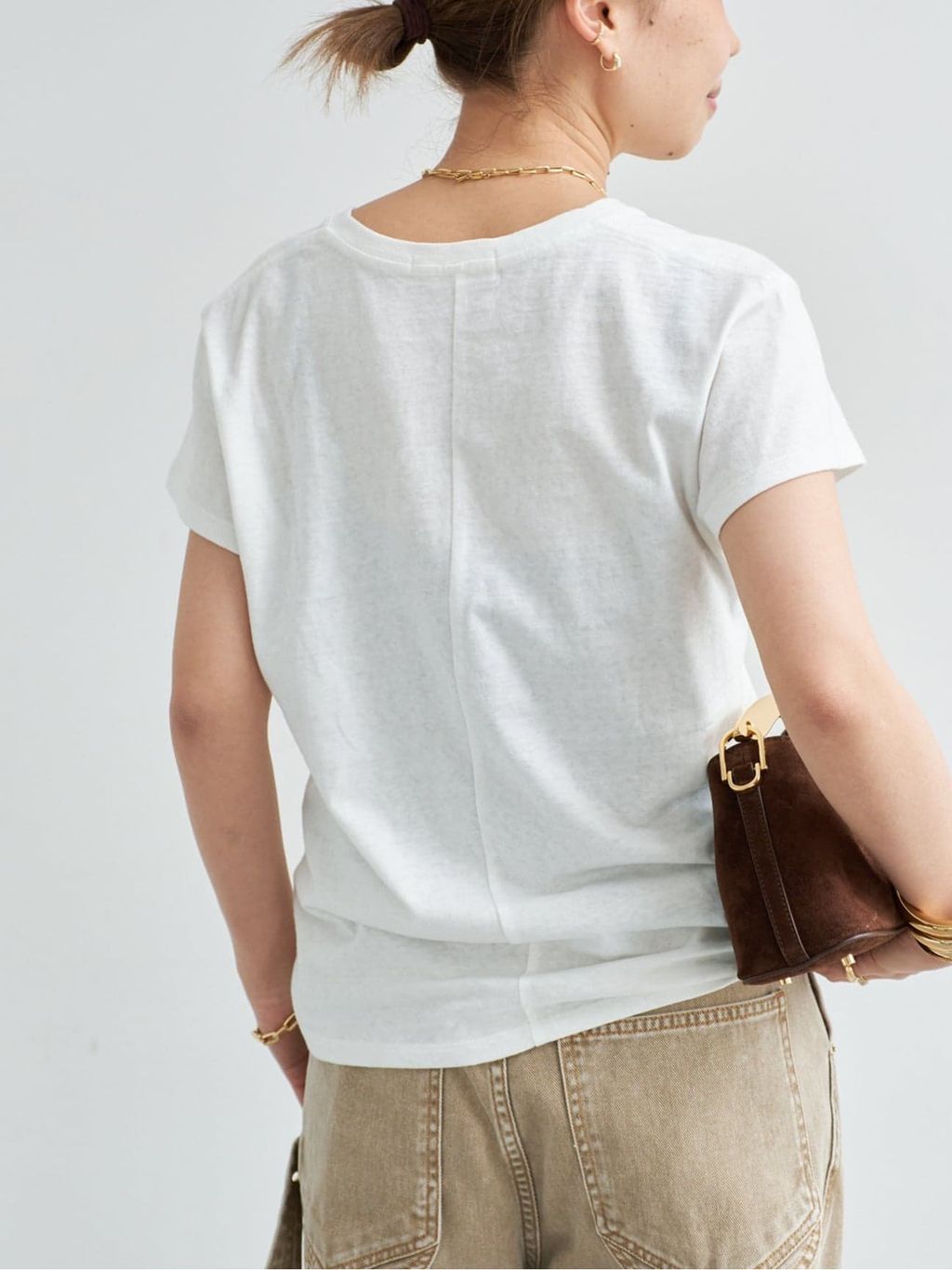 CALUX/キャラクス】 Vネック Tシャツのコーディネートスナップ（MIO