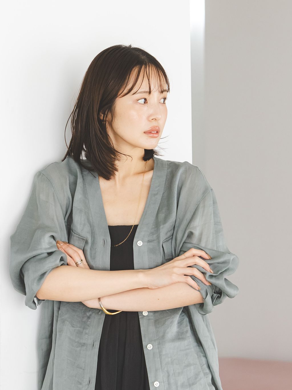 ラミーツイルシアーVカラーシャツのコーディネートスナップ（minami.a