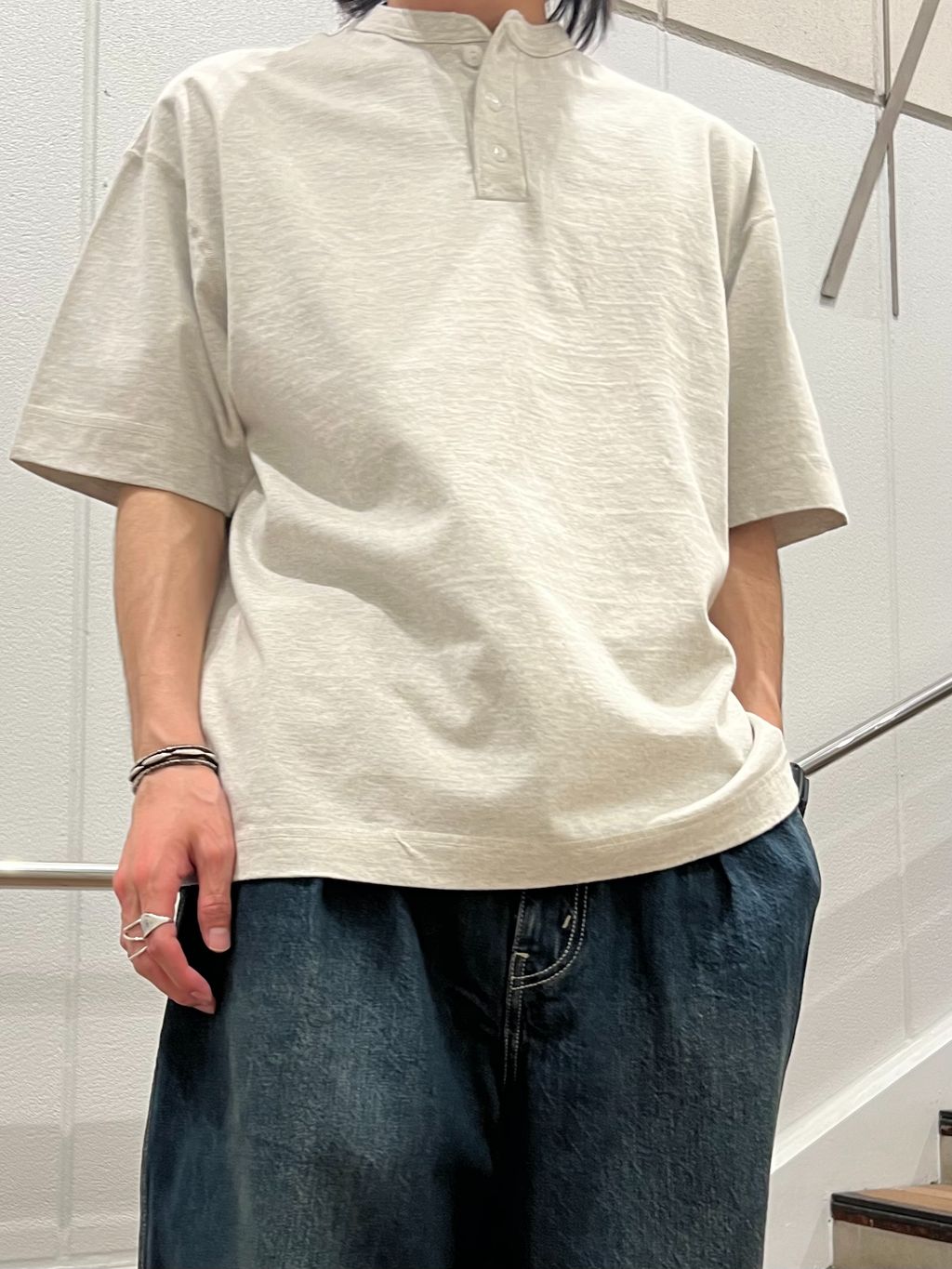 bunai / ブナイ 別注 アジュラク プリント オープンカラー半袖シャツの