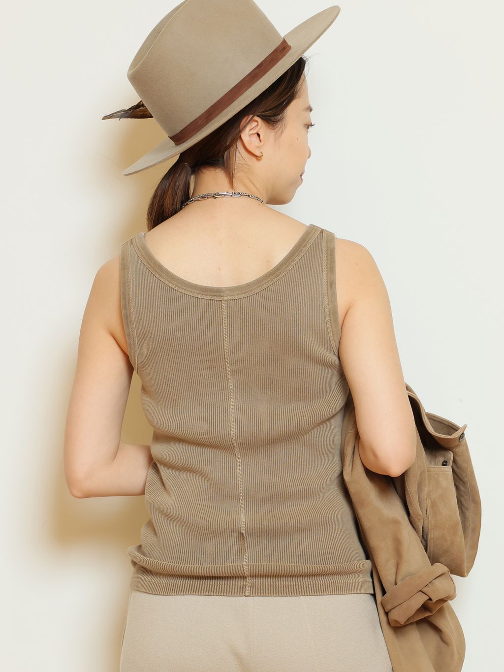 Vintage タンクトップのコーディネートスナップ（HASE）｜MUSE de