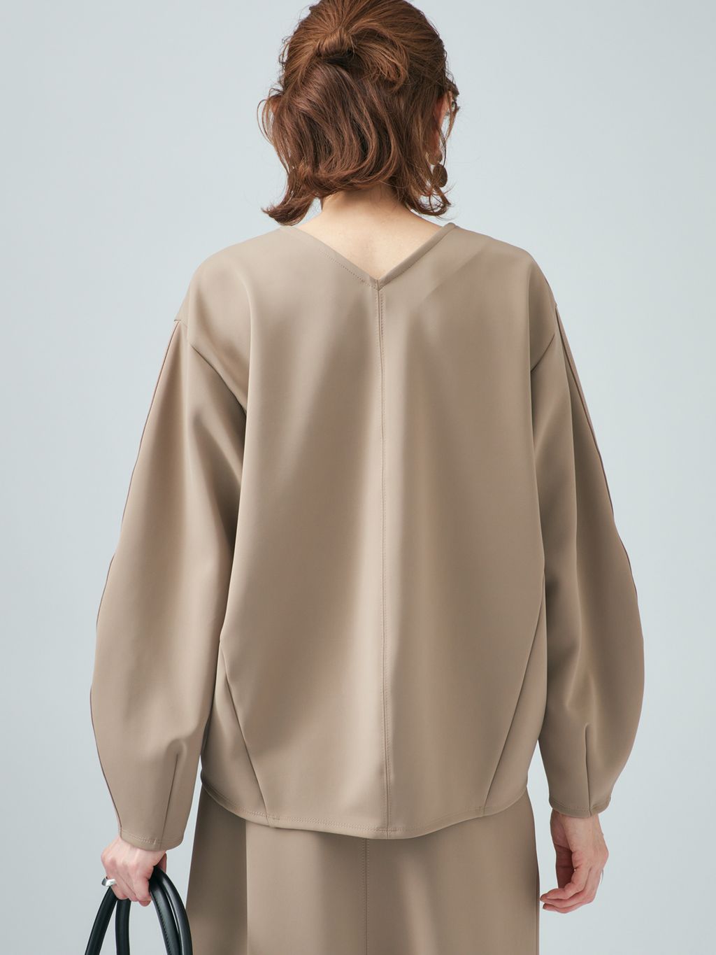 予約》ダンボールコクーンシルエットプルオーバーのコーディネート