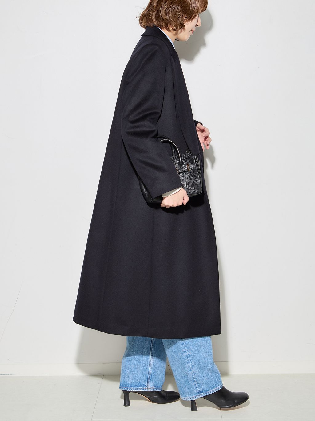 カシミヤMIXウールチェスターコートのコーディネートスナップ（KUROIWA