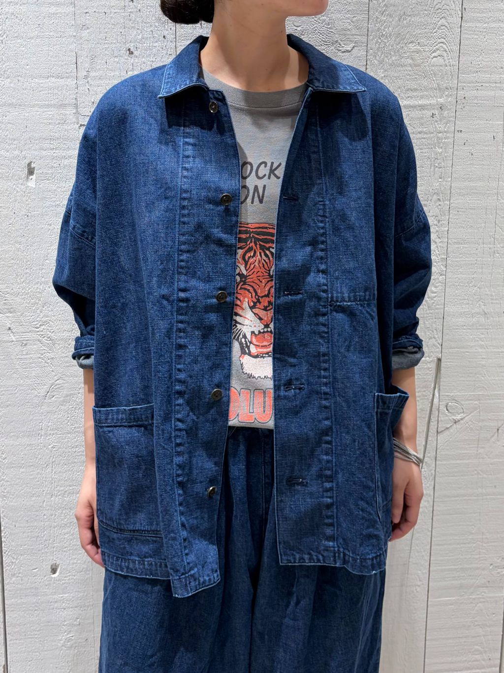 10OZデニム シフトパンツのコーディネートスナップ（N.H）｜journal