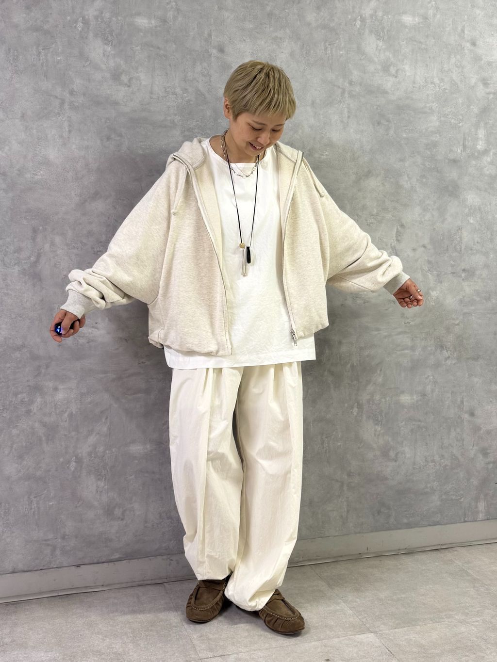 ウェザークロス タックシームパンツのコーディネートスナップ（E.M