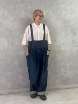 10OZデニムタックサロペットのコーディネートスナップ（E.M）｜journal