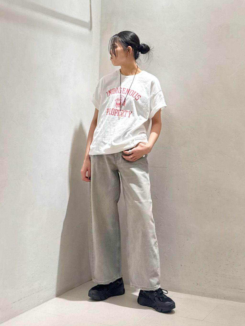 journal standard luxe グレー ロゴTシャツ 予約》SLOPPY PRINT LOGO TEEのコーディネートスナップ（Y.K