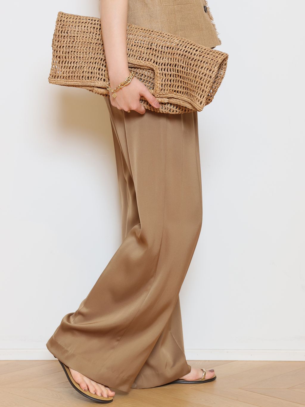 SILK SATIN EASY パンツのコーディネートスナップ（HASE）｜MUSE de