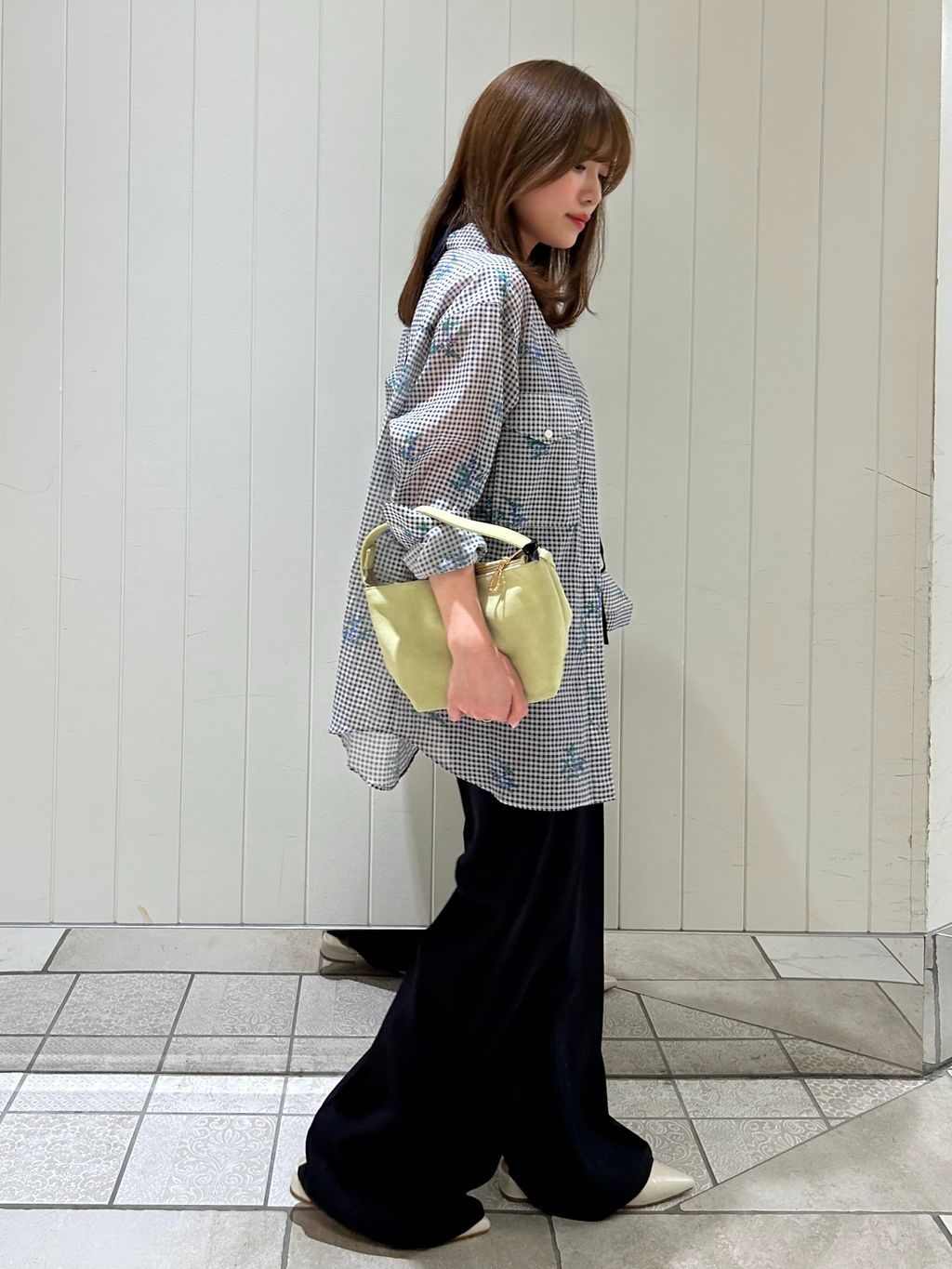 Margaux Dereume × SLOBE cotton silk mix シャツのコーディネート