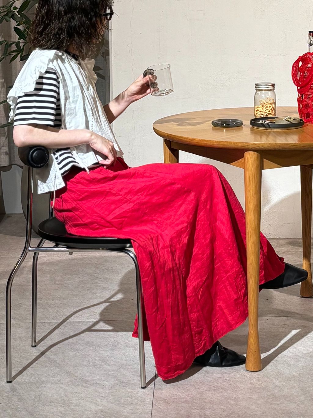 大型商品》LIOR CHAIR WOOD BK リオール チェアのコーディネート