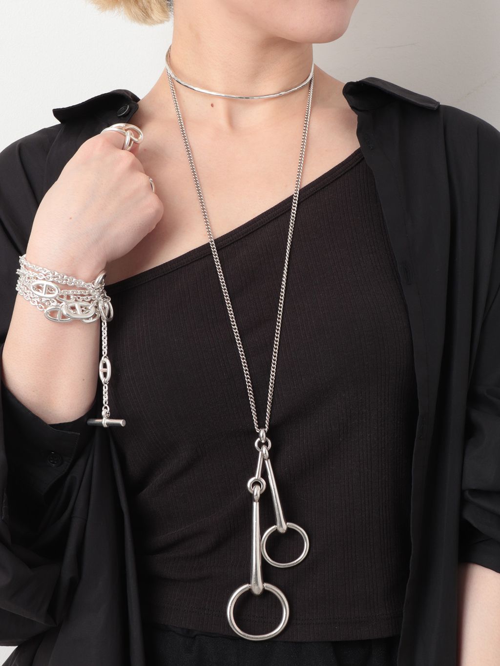 HERMES/エルメス】Mors 2 necklaceのコーディネートスナップ（Yuumi
