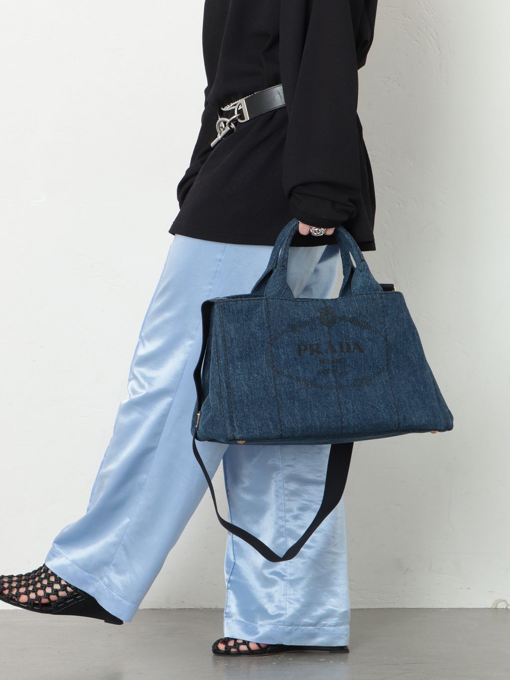 PRADA/プラダ】Canapa tote 36 2way denimのコーディネートスナップ
