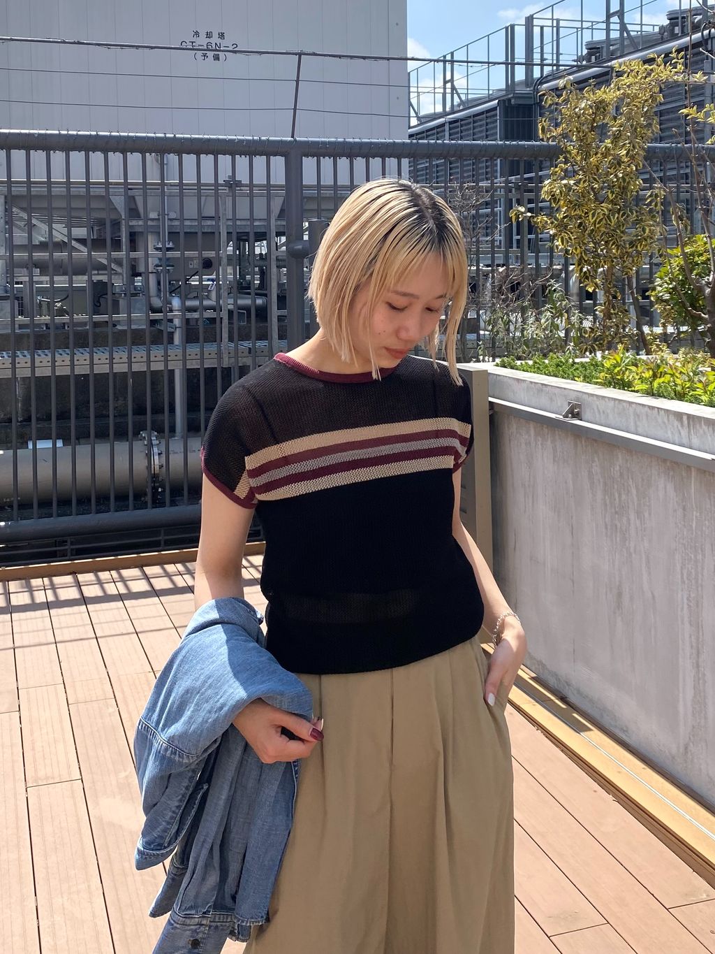 マットクロスコクーンワイドパンツのコーディネートスナップ（TABEI