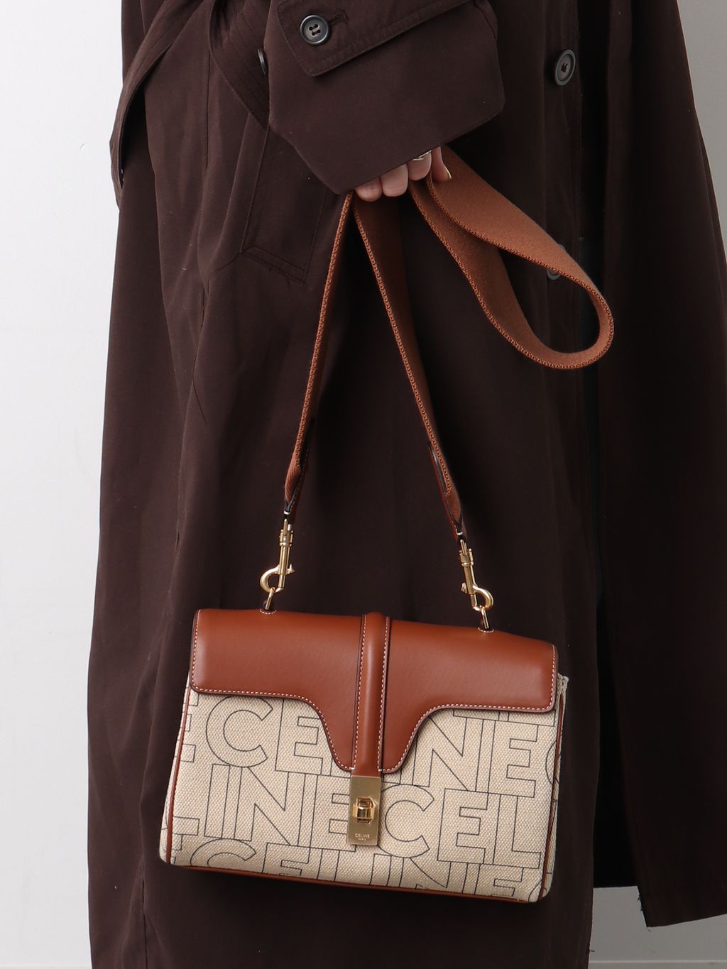 CELINE/セリーヌ】Teen soft 16 shoulder logoのコーディネート