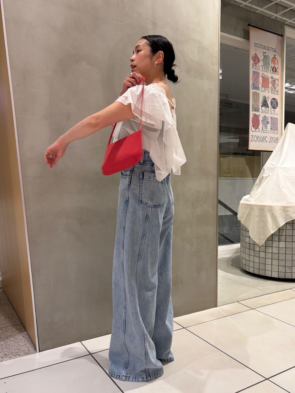 IENA LA BOUCLE リバーレースVネックブラウス　キャメル 予約》IENA LA BOUCLE レース Vネックブラウスのコーディネート