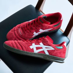 ASICSからフットボールスタイルのLEGGEREZZA ST が登場｜Herringbone