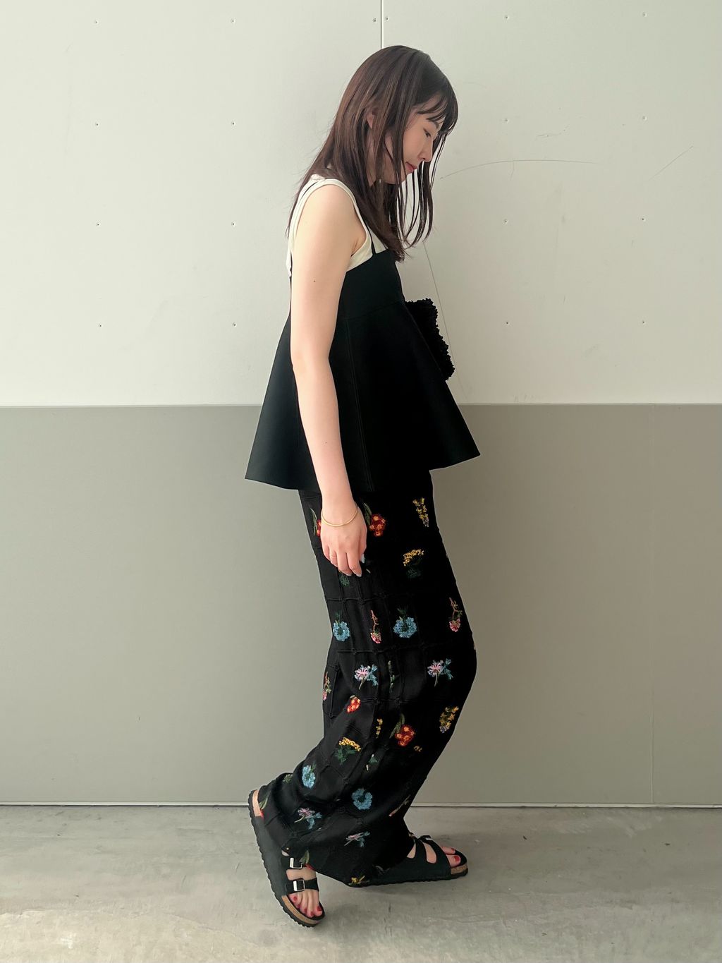 embroideryメッシュパンツのコーディネートスナップ（tomo）｜SLOBE