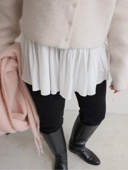 レイヤードペプラムロンTEEのコーディネートスナップ（mana）｜SLOBE