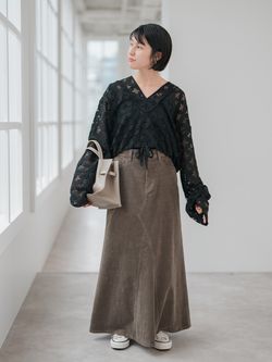 ストレッチコーデュロイスカートのコーディネートスナップ（asami