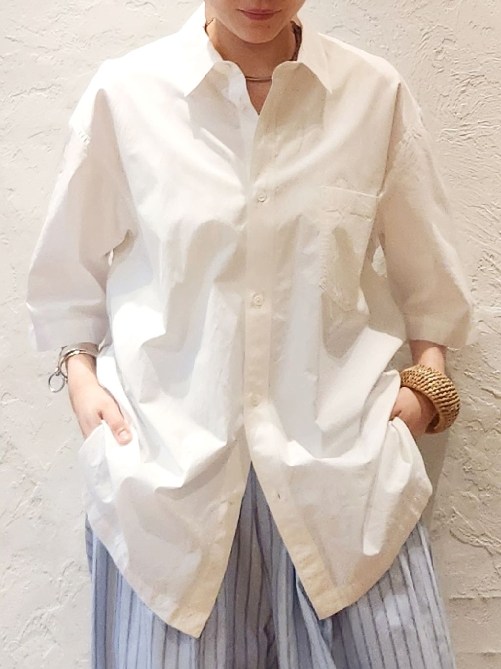 ATON 【journal standard luxe】 ATON】SUVIN BROAD WASHED HALF SLEEVE SHIRのコーディネートスナップ